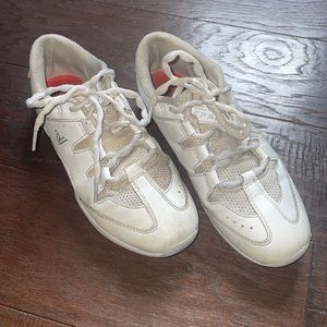 varsity spark cheer shoes size 6